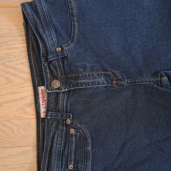 I.O. & Company Blue Jean Stretch Capri's. Size 8 NWOT - Picture 2 of 6